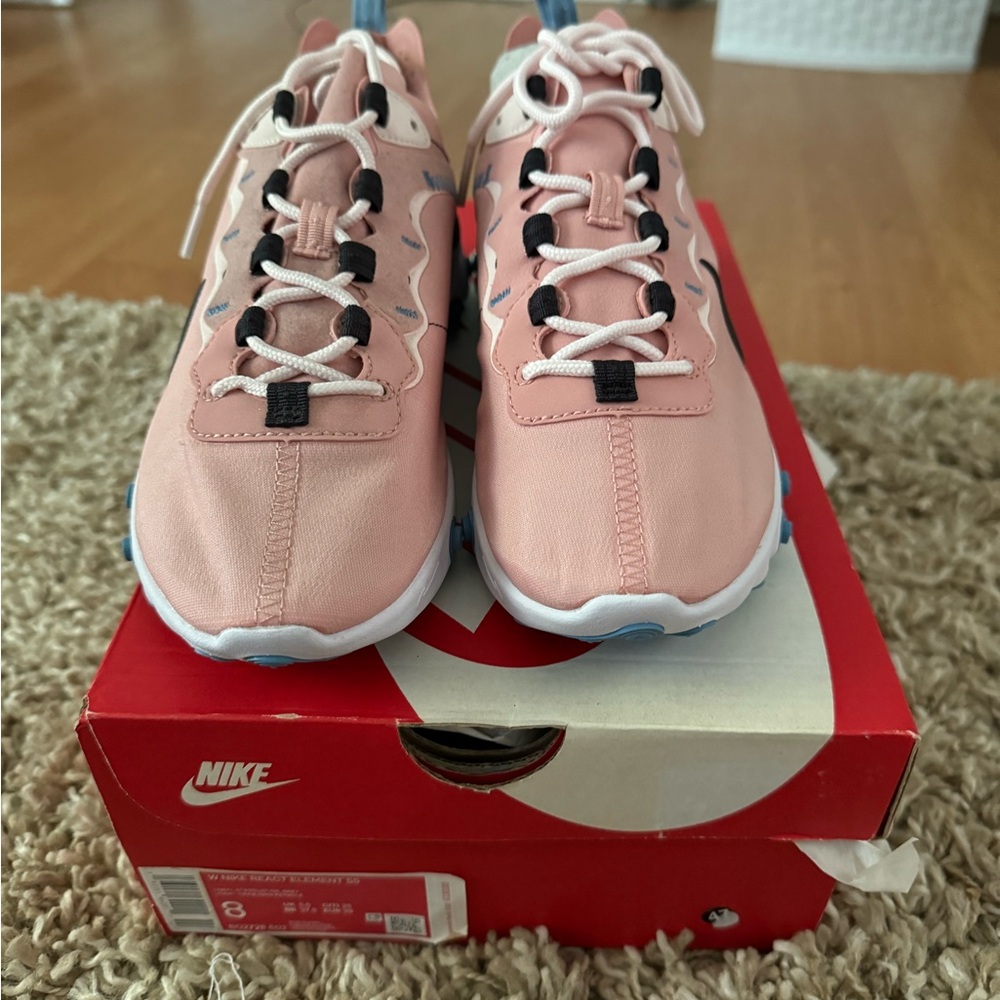 NEW Woman’s Nike Presto 55 Shoes (Size 8)